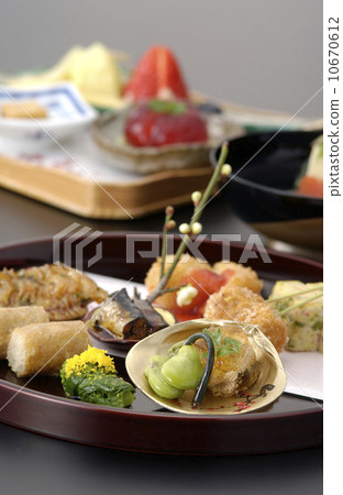 Plum and kaiseki cuisine (creative cuisine) 10670612