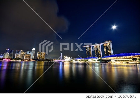 新加坡濱海灣金沙和月亮夜景 10670675