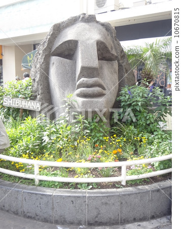 Shibuya station Moyai statue 10670815