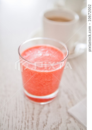 Strawberry smoothie 10672002