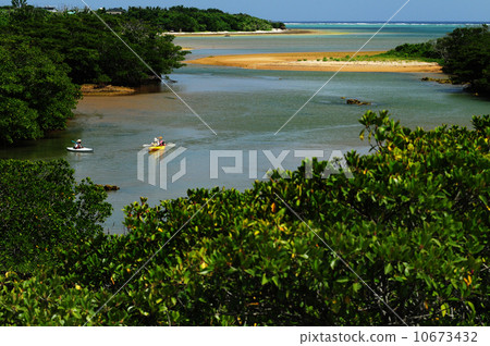 Canoe tour Canoe tour 10673432