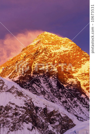 Everest taking a sunset (vertical) Everest taking a sunset (vertical) 10673531