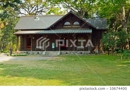 Former Iwasaki mansion garden · ball room 10674400