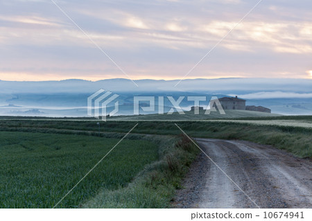 Abandoned farmhouse in Tuscany at sunrise Abandoned farmhouse in Tuscany at sunrise 10674941