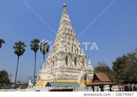 Temple of Chiang Mai: pagoda of Wat Chedi Liam 10674987