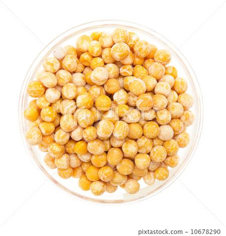 peas in a glass bowl 10678290