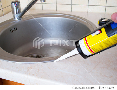 Sink and silicone sealant 10678326