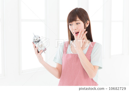 A woman in an apron 10682729