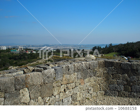 Nakagusuku城堡廢墟牆壁和看法 Nakagusuku城堡廢墟牆壁和看法 10688158