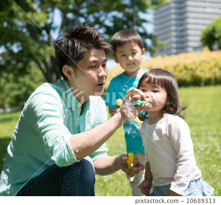 公園家庭 10689313