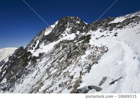 登山雪山〜剩下的雪的Tanakodakadake  - 德國參考 10689315