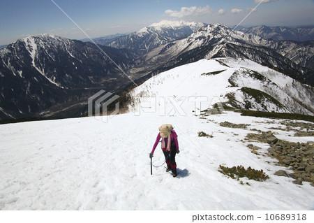 登山雪山 10689318