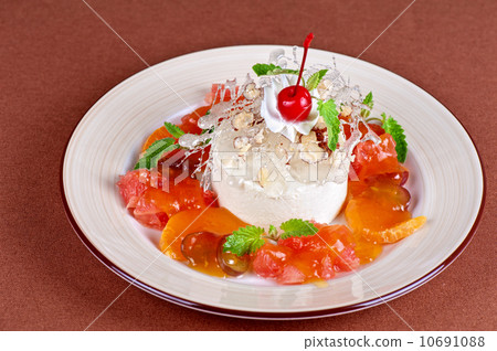 tasty dessert 10691088