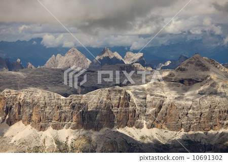 Dolomites 10691302