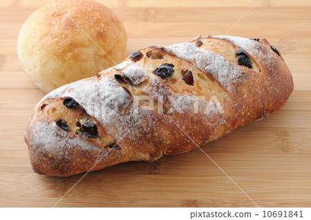 French bread raisins bread and round buns put on cutting board French bread raisins bread and round buns put on cutting board 10691841