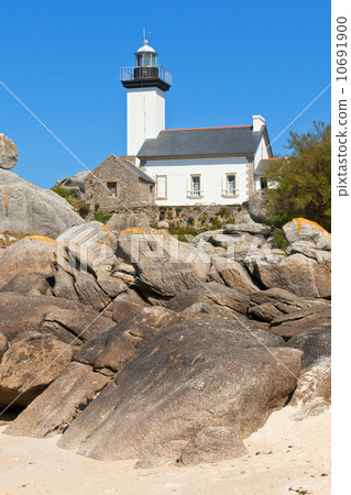 Point de Pontusval lighthouse, Bretagne, France 10691900