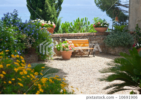Italian garden Italian garden 10691906