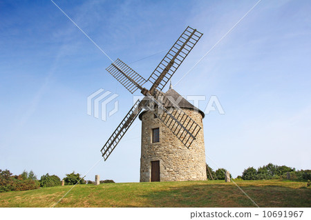 Old windmil 10691967