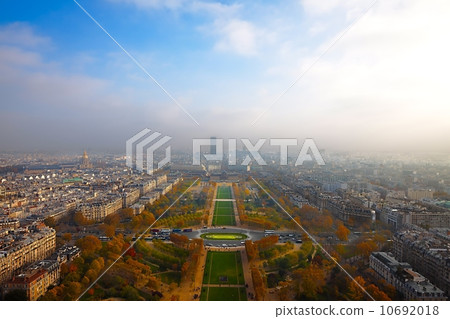 Paris View 10692018