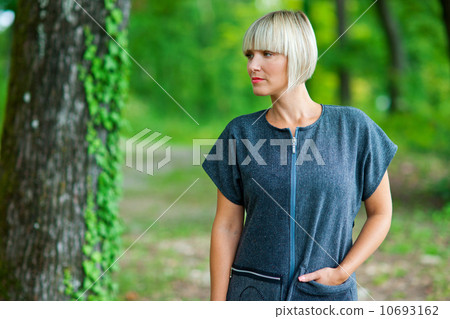 attractive woman beauty portrait outside attractive woman beauty portrait outside 10693162