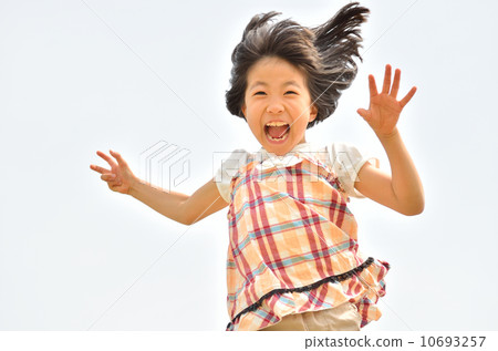 女孩在藍天沖刺 女孩在藍天沖刺 10693257