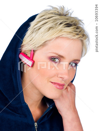 woman with headphones 10693394
