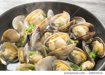 Steamed bamboo clam 10693918