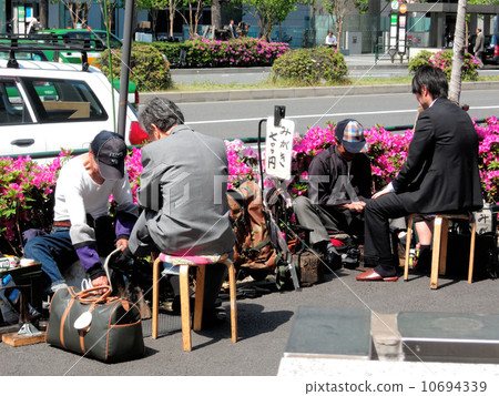 擦鞋在東京 10694339