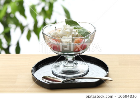 Strawberry agar jelly Strawberry agar jelly 10694836