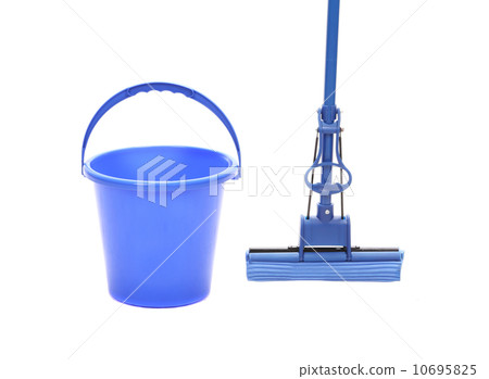 Blue bucket with sponge mop 10695825