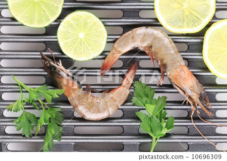Fresh shrimps on a grill. 10696309