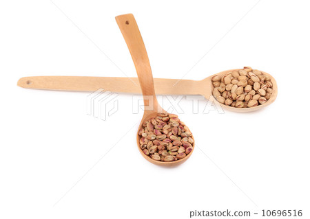 Spoons with pistachios shell and without. 10696516