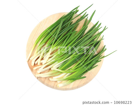 Fresh spring onion on platter. Fresh spring onion on platter. 10698223