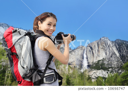 woman mountain hiker taking pictures in Yosemite woman mountain hiker taking pictures in Yosemite 10698747