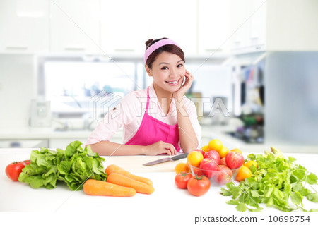 Happy smiling woman in kitchen Happy smiling woman in kitchen 10698754