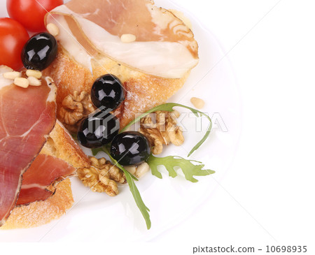Salad with arugula and prosciutto. Salad with arugula and prosciutto. 10698935