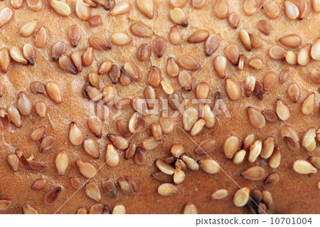Loaf with sesame seeds. 10701004