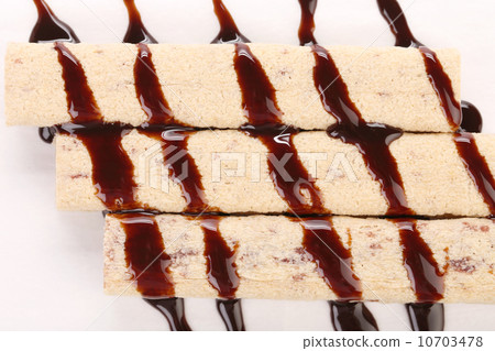 Cookies with caramel lines. 10703478