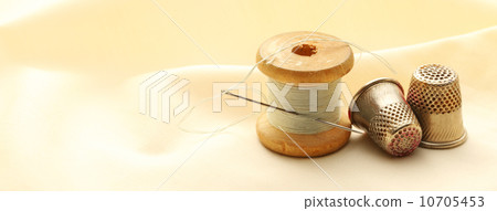 Sewing thimbles, bobbin and needle 10705453