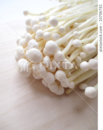 Enoki on cutting board 10706781