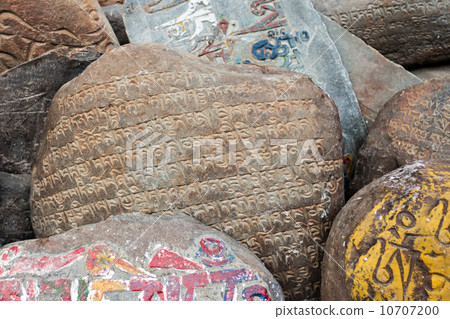 Mani stones 10707200