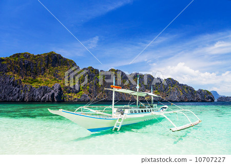 Boat on the water 10707227