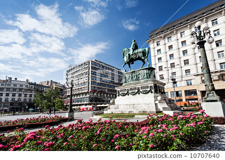 Prince Michael statue 10707640