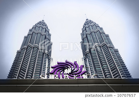 Petronas Twin Towers 10707657