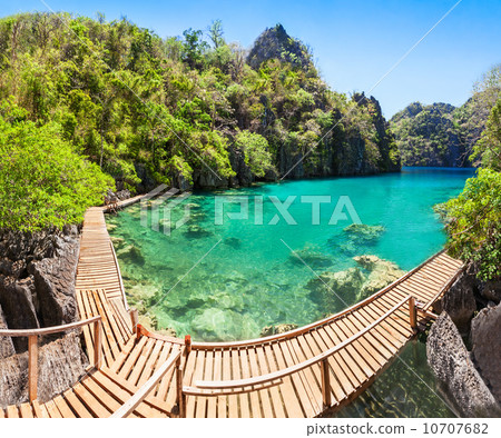 Lagoon lake 10707682