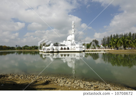 Tengku Tengah Zaharah Mosque in Terengganu Tengku Tengah Zaharah Mosque in Terengganu 10708672