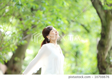 Fresh green middle-aged women 10708676