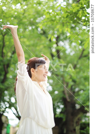 Fresh green middle-aged women 10708677