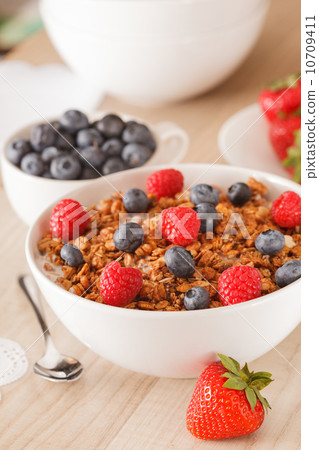 muesli with berries 10709411