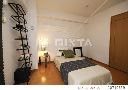 Life from a studio apartment 10710859